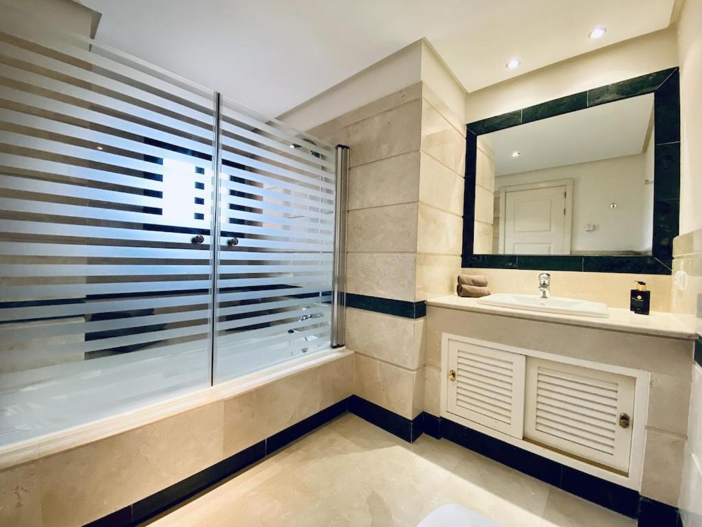 Beautiful 5 * Penthouse Very Near The Appartamento Marbella