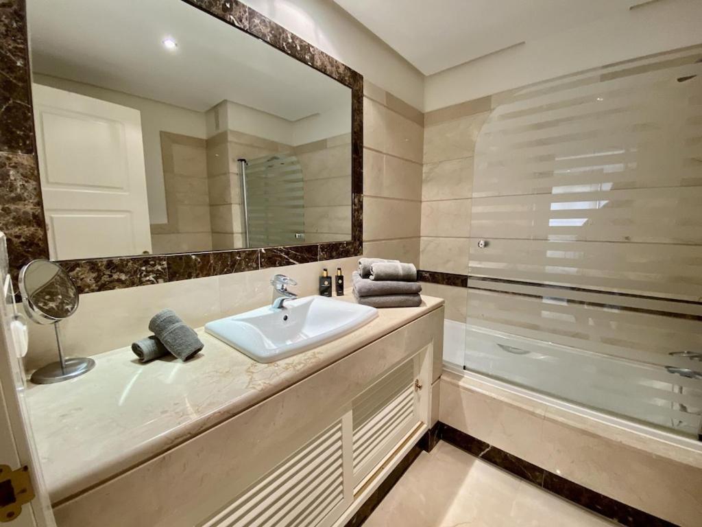 Beautiful 5 * Penthouse Very Near The * Marbella